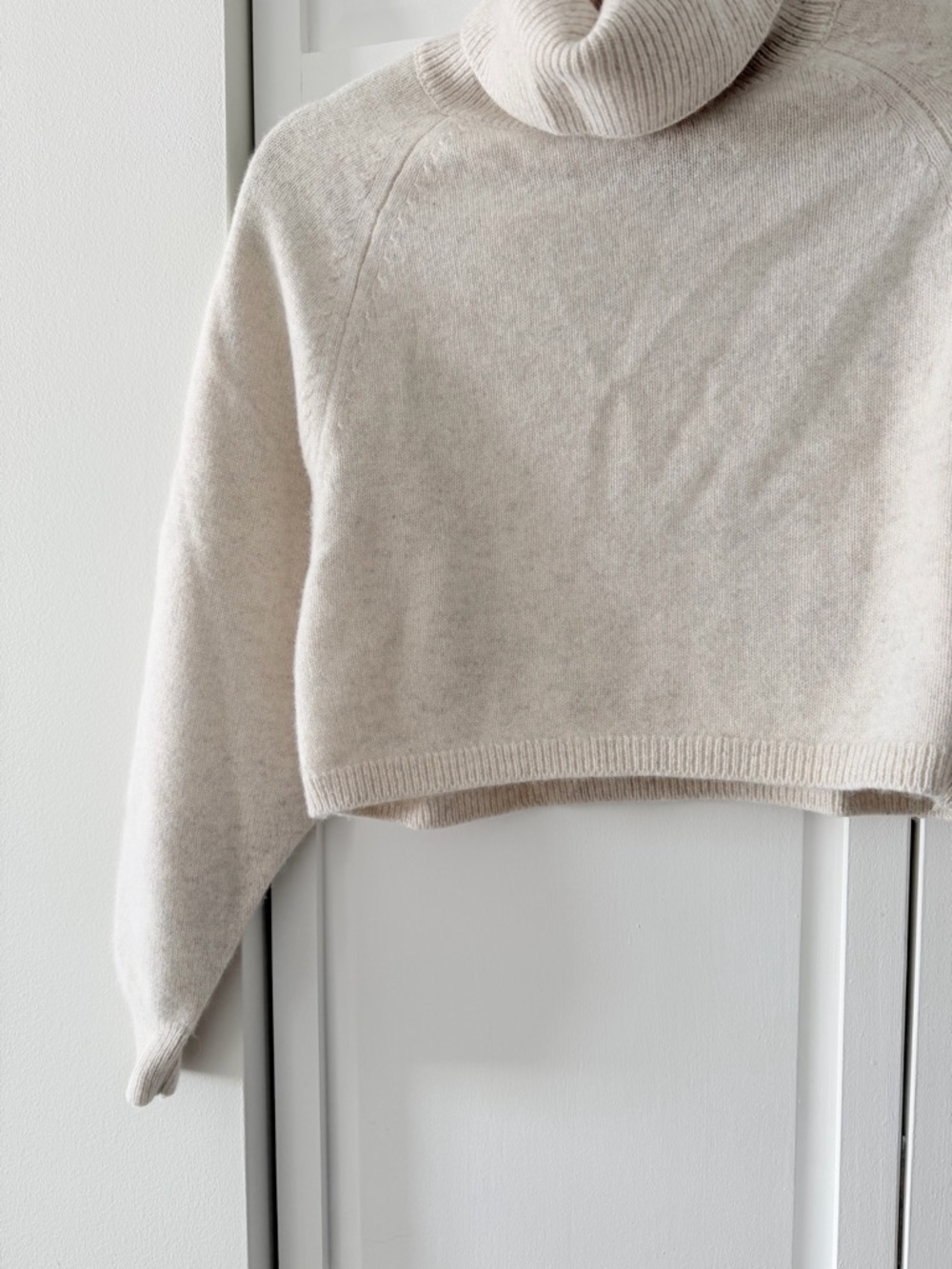 Wilfred 100% Cashmere Oversized Cropped Turtleneck Sweater - XS - Picture 5 of 11